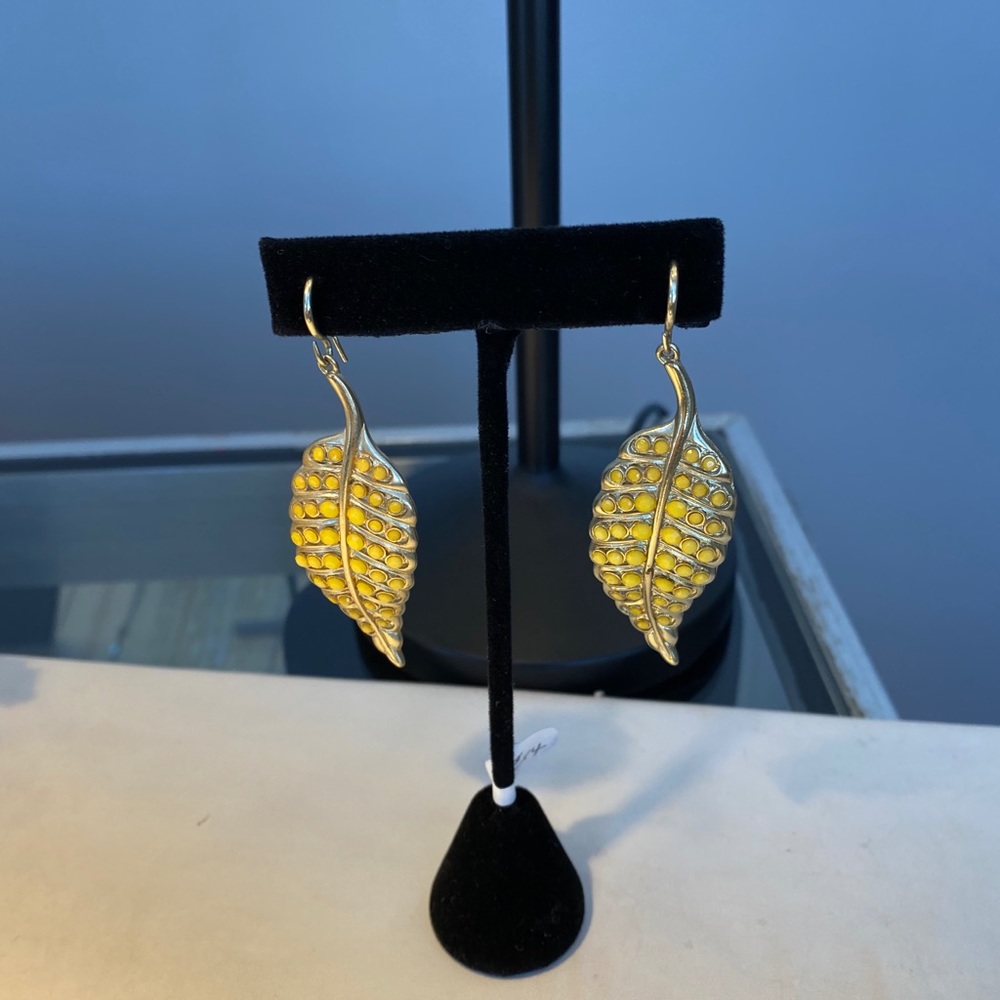 Leaf Shape Pierced Earring